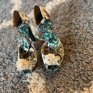 Gently worn US size 9 Nora colorful leopard chunky heel